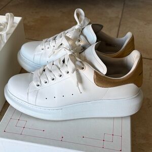 Alexander McQueen leather low-top Sneakers white and gold